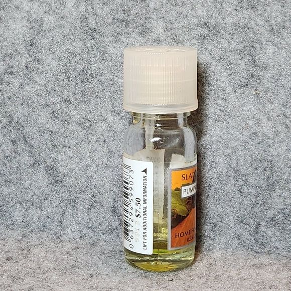 Bath Body Works Slatkin & Co.: Pumpkin Patch Home Fragrance Oil
- 0.33 Fl. Oz. - Picture 2 of 3